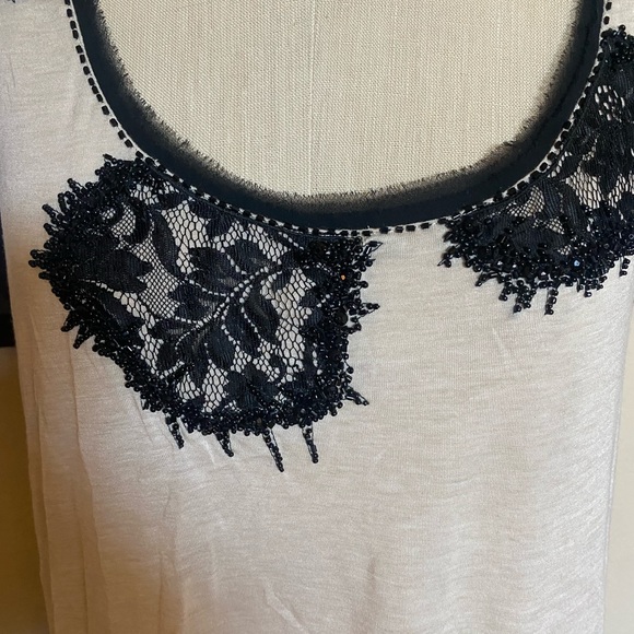 Diane von FURSTENBERG cream tank with black lace. Size medium - Picture 5 of 5